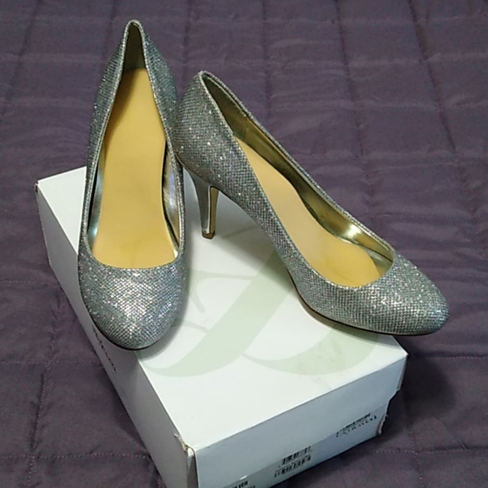 Style & Co Silver Shimmer Heels Blossomm 7.5 M